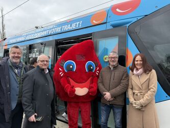 inauguration de la rame de tram de Strasbourg avec les personnalités.jpeg