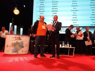 J.Luc WAGNER décoré par la FFDSB. Au congrès de Bourg en Bresse il est nommé DONNEUR EMERITE